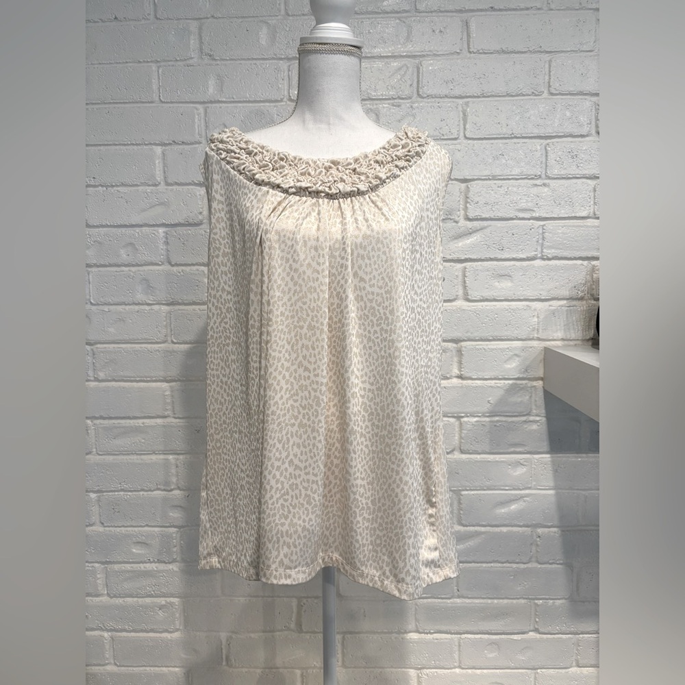 Beautiful white and gold woman top size 2XL